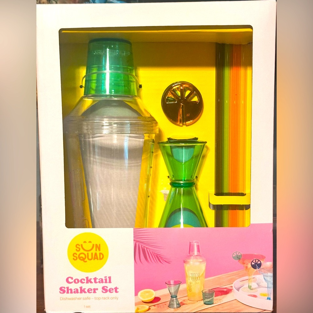 Sun Squad Cocktail Shaker Set NIB 10 pc set